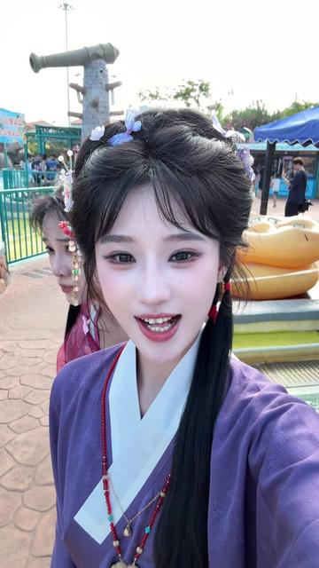 瞎说几句大实话 # 夏天 # 汉服出行 # 城堡烟花下听海望星 # 好看的人都来泉州欧乐堡过夏天 # 泉州欧乐堡